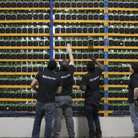 Bitfarms triển khai ‘viên đạn’ phòng thủ sau khi đề xuất mua lại của Riot Platforms Inc